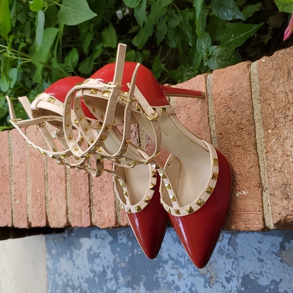Wild Diva Shoes - Dark red 😍 pointy toe heels sz. 10